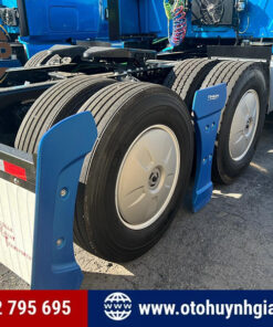 xe đầu kéo mỹ cummins bên hông
