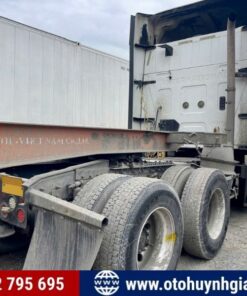 Mặt sau xe đầu kéo Mỹ freightliner cũ siêu đẹp