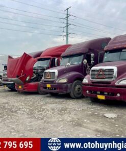 Đơn hàng 2 xe đầu kéo Mỹ International - 3 xe Freightliner cũ