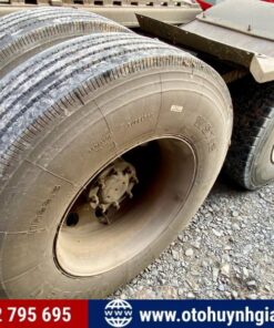 Vỏ lốp xe đầu kéo Mỹ Freightliner 2004 cũ