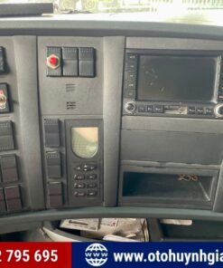 Chi tiết nội thất của xe đầu kéo Howo A7 375HP 2015 cũ siêu cứng cáp