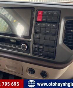 Bảng điều khiển của xe Faw JH6 445HP 2025
