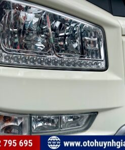 Cụm đèn trước của xe đầu kéo Faw J6P 2 cầu động cơ 375 2025 mới