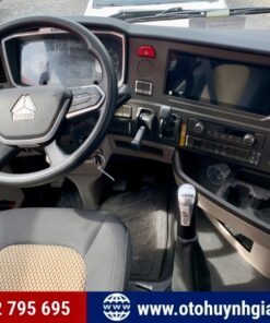 Ghế lái của xe đầu kéo Howo Max 440HP 2025 mới