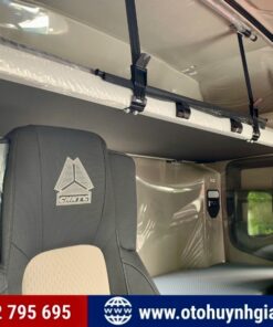 Giường nghĩ trên cabin của xe đầu kéo Howo Max 440HP 2025 mới