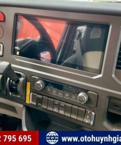 Tiện ích nội thất trên cabin xe đầu kéo Howo Max 440HP 2025 mới