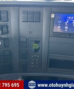 Bảng điều khiển của xe Howo Sitrak T7H 440HP 2025 mới