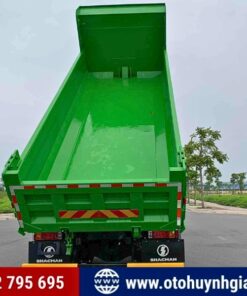 Bên trong thùng ben của xe ben 4 giò Shacman H3000S Weichai 400HP mới