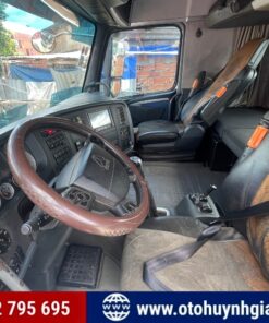 Cabin của xe Howo A7 380HP cầu dầu 2021 cũ