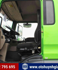 Cabin của xe ben 3 chân H3000S Cummins 385HP cầu dầu