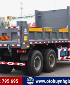 Mặt sau của xe ben 3 chân H3000S Cummins 385HP cầu dầu