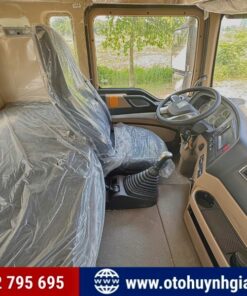 Cabin của xe tải ben 3 chân Howo TX400 thùng vuông