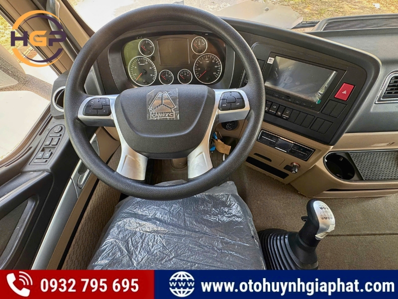 Vô lăng của xe tải ben 3 chân Howo TX400 thùng vuông