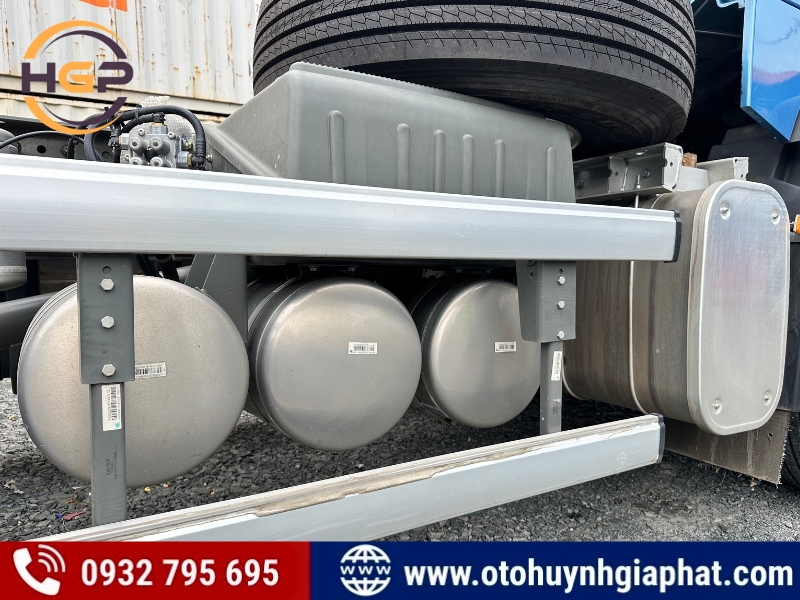 Bình xử lý khí thải của xe đầu kéo Howo 1 cầu TX 330 2025 mới