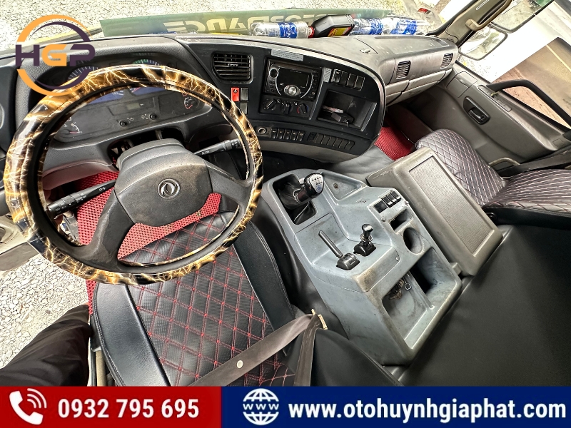 Khoang lái của xe đầu kéo Dongfeng 375HP 2015 cũ
