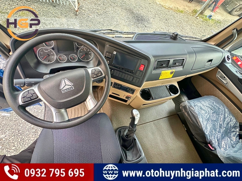 Cabin của xe đầu kéo Howo 1 cầu TX 330 2025 mới