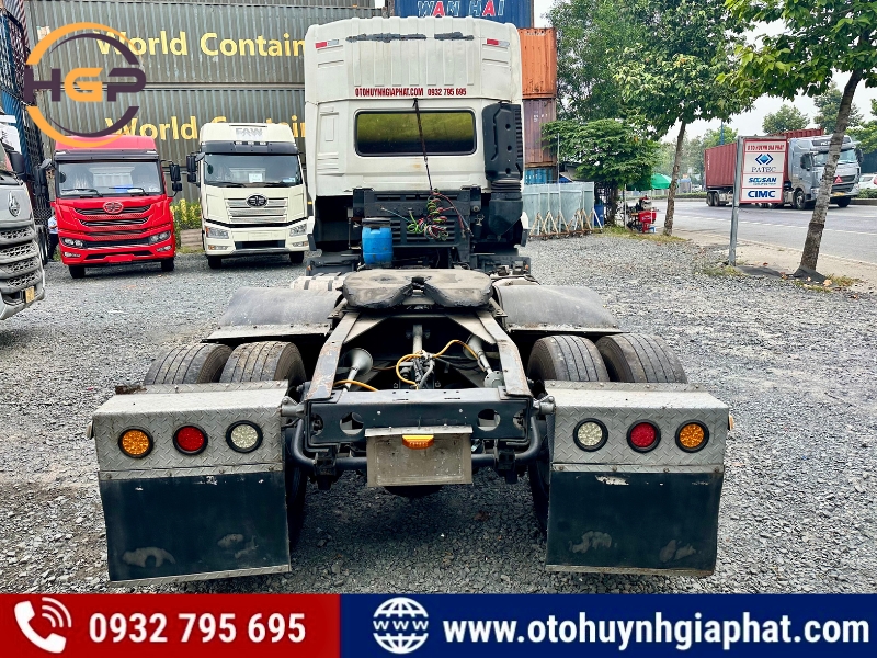 Mặt sau của xe đầu kéo Dongfeng 375HP 2015 cũ