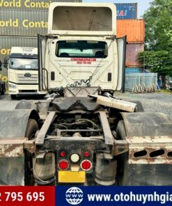 Mặt sau của xe đầu kéo Mỹ International đời 2012 cũ