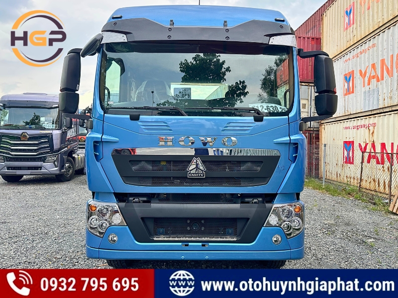 Mặt trước của xe đầu kéo Howo 1 cầu TX 330 2025 mới