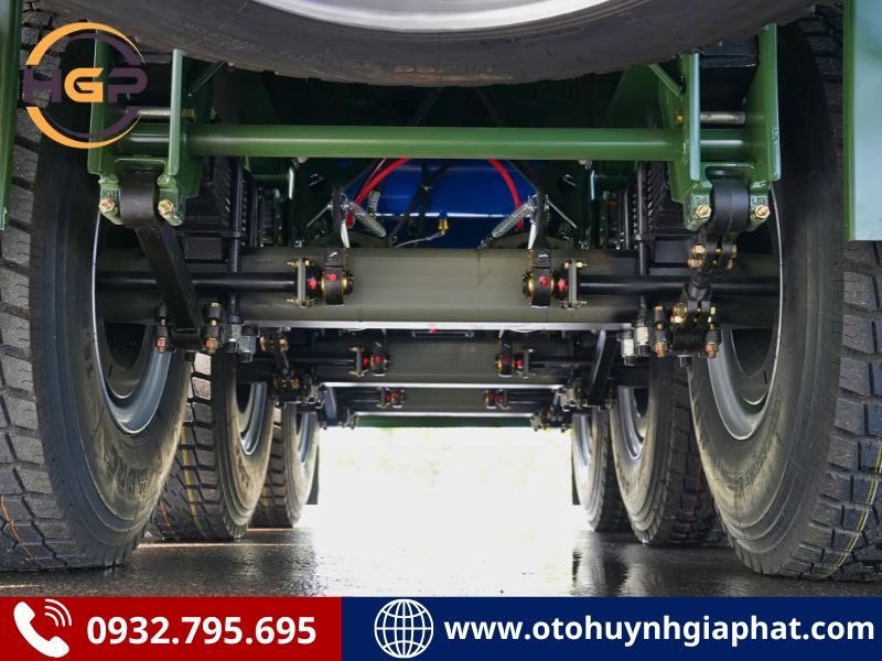 Gầm sau của mooc ben Thaco ty Hyva xác nặng