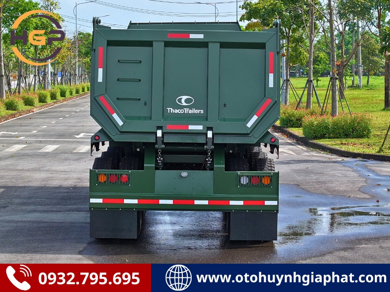 Mặt sau của mooc ben Thaco ty Hyva xác nặng