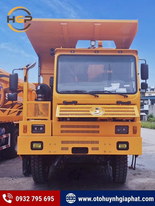 Mặt trước của xe ben Shacman cabin lệch 385HP Cummins