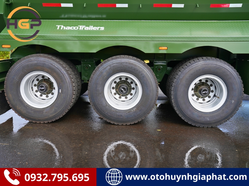Vỏ lốp của mooc ben Thaco ty Hyva xác nặng