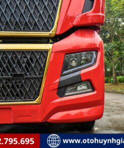 Cụm đèn trước của xe đầu kéo điện Howo G7S EV 2026