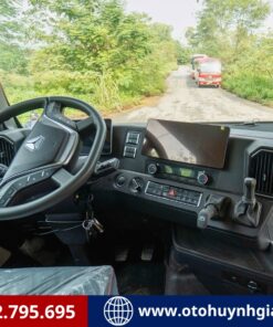 Khoang lái của xe đầu kéo điện Howo G7S EV 2026