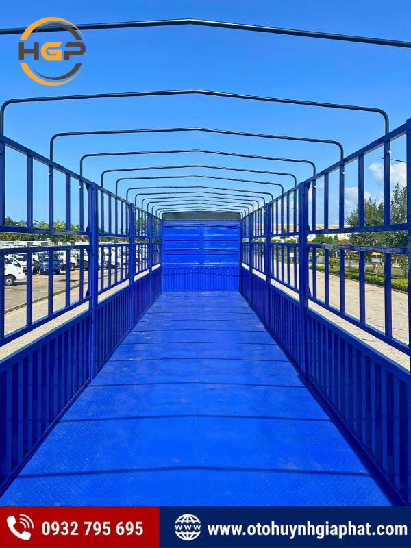 Lòng thùng của mooc lồng khung mui Thaco cao 4 mét