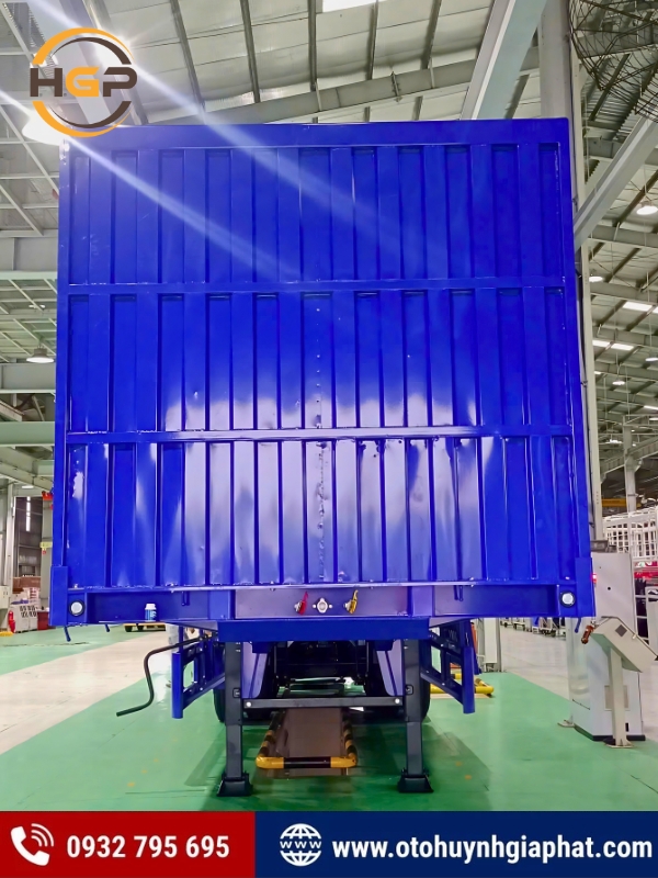 Mặt trước của mooc lồng khung mui Thaco cao 4 mét