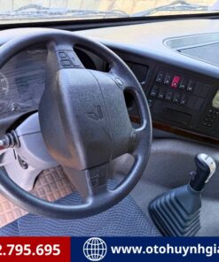 Khoang lái của xe tải ben Howo 70 tấn cabin lệch