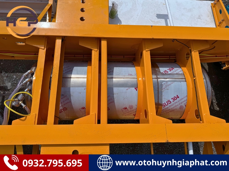 Bình nước 1000L của mooc cổ cò 45F Xinhongdong dài 14,3m