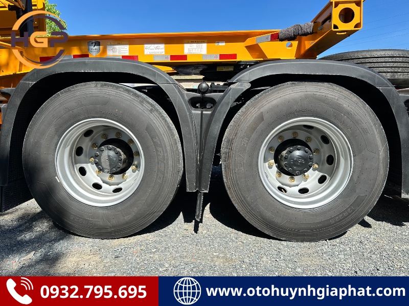 Vỏ lốp của xe Shacman X6000 460HP