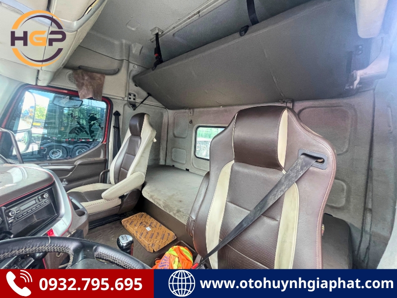 Cabin của xe đầu kéo Chenglong cũ