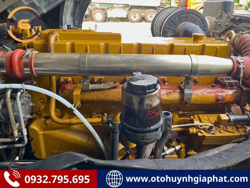 Động cơ của xe đầu kéo Chenglong cũ