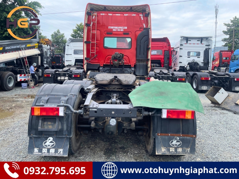 Mặt sau của xe đầu kéo Chenglong cũ