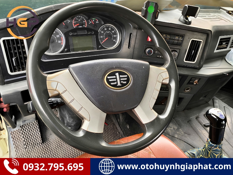 Vô lăng của xe đầu kéo Faw 1 cầu 260HP 2021 cũ