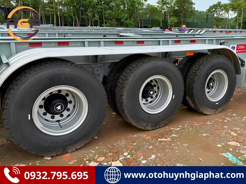Vỏ lốp của mooc cổ cò KAILE 45 feet tự trọng nặng