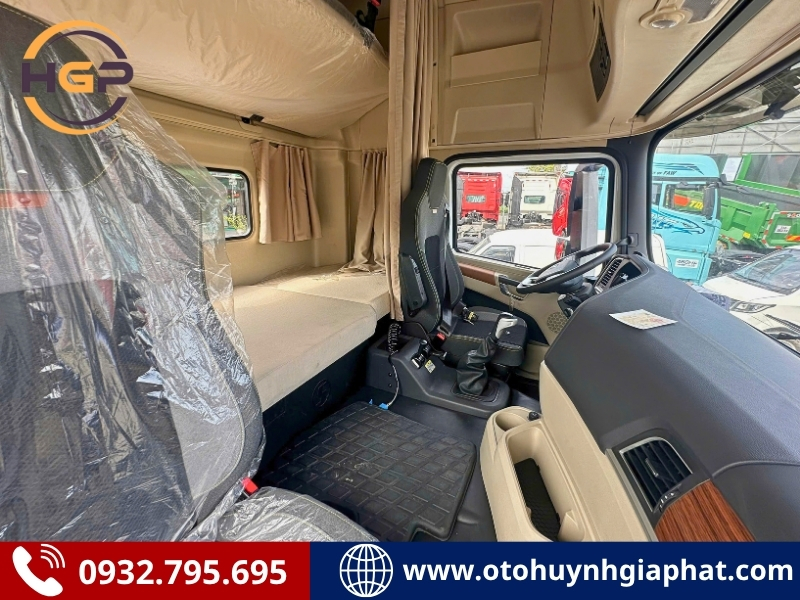 Cabin của xe đầu kéo Shacman X5000 550HP