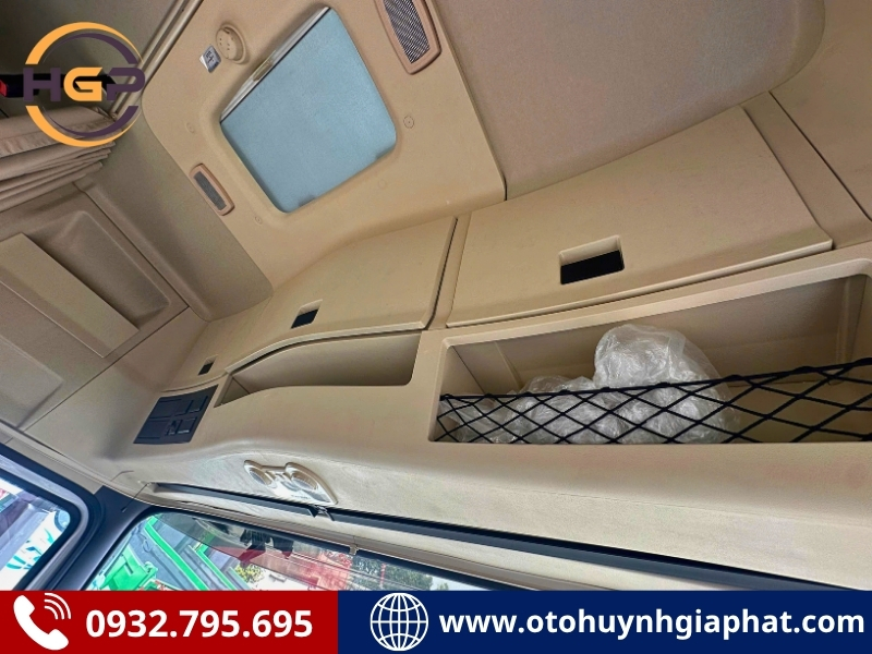Cabin của xe đầu kéo Shacman X5000 550HP