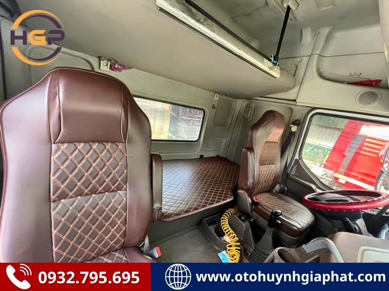 Cabin của xe Chenglong H7 420HP 2021 lướt