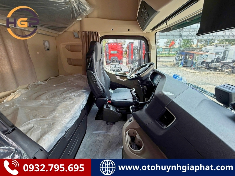 Cabin của xe đầu kéo Shacman X6000 Weichai