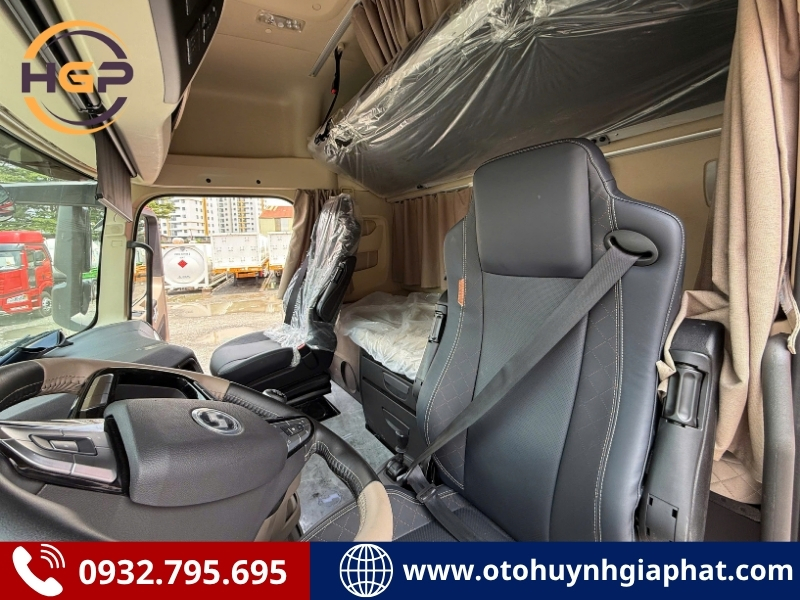 Cabin của xe đầu kéo Shacman X6000 Weichai