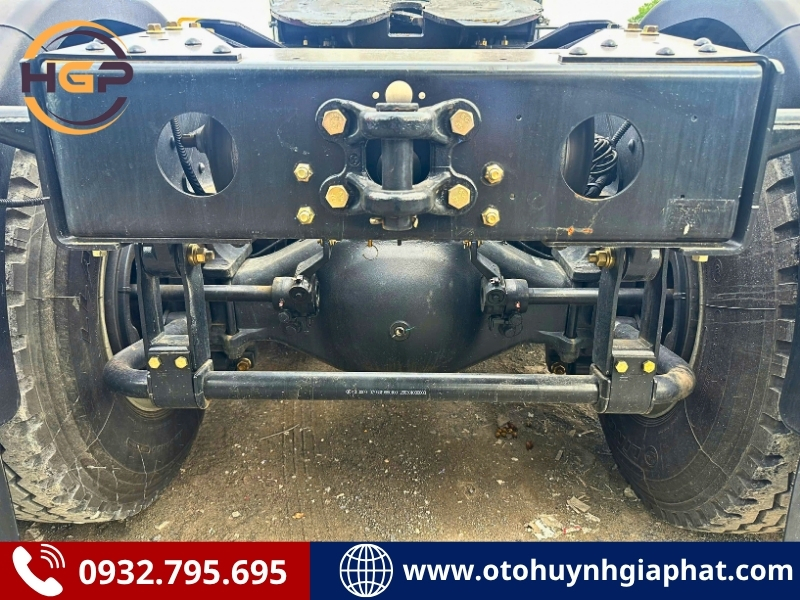 Chốt kéo sau của xe đầu kéo Shacman X5000 550HP