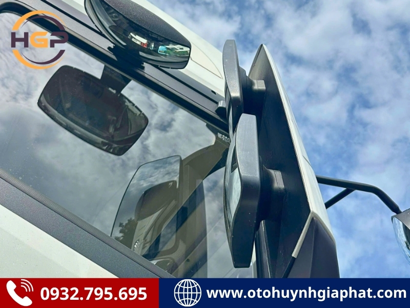 Kính của xe đầu kéo Shacman X5000 550HP