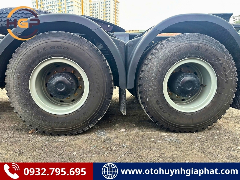 Vỏ lốp của xe đầu kéo Shacman X5000 550HP