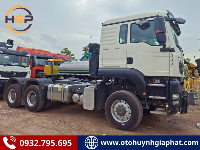 Xe đầu kéo HOWO cabin TX 540HP 6x6